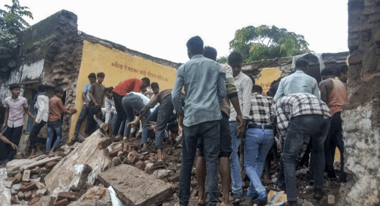 राजस्थान में स्कूलों में मरते बच्चे और उत्तर प्रदेश में बंद होते स्कूल! आखिर जिम्मेदार कौन? 