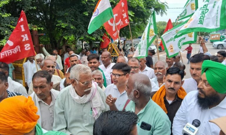 मप्र सहित देशभर में आक्रोशित किसानों और मज़दूरों ने ट्रंप और मोदी के पुतले व सीटा की प्रतियां जलाईं